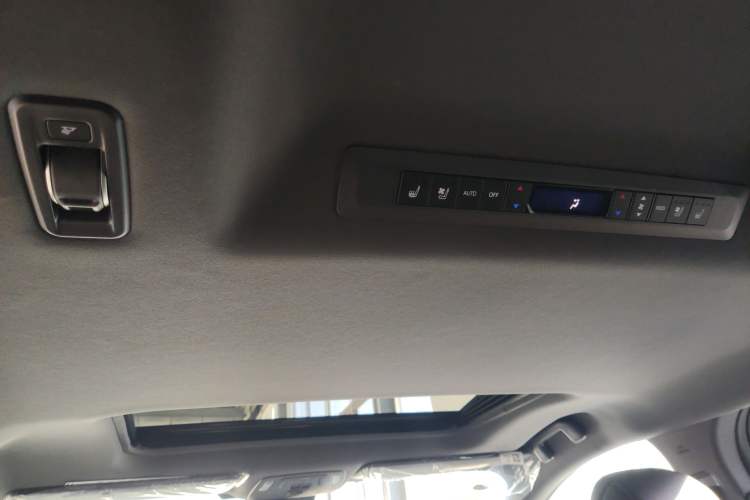 Used Toyota SIENNA 2026 Model 2.5L Dual-Engine Four-Wheel-Drive Prestige Edition Headliner