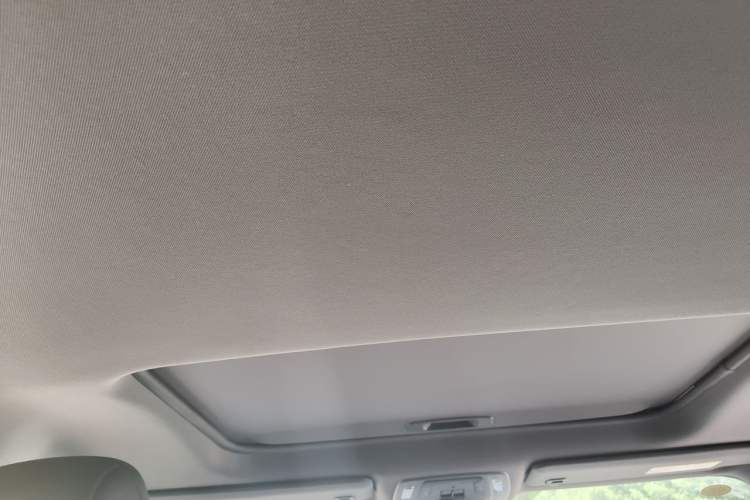 Used Toyota SIENNA 2026 Model 2.5L Dual-Engine Four-Wheel-Drive Prestige Edition Headliner