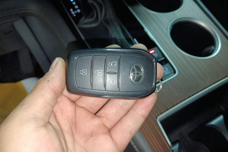 Used Toyota SIENNA 2026 Model 2.5L Dual-Engine Two-Wheel-Drive Comfort Edition Interior 1