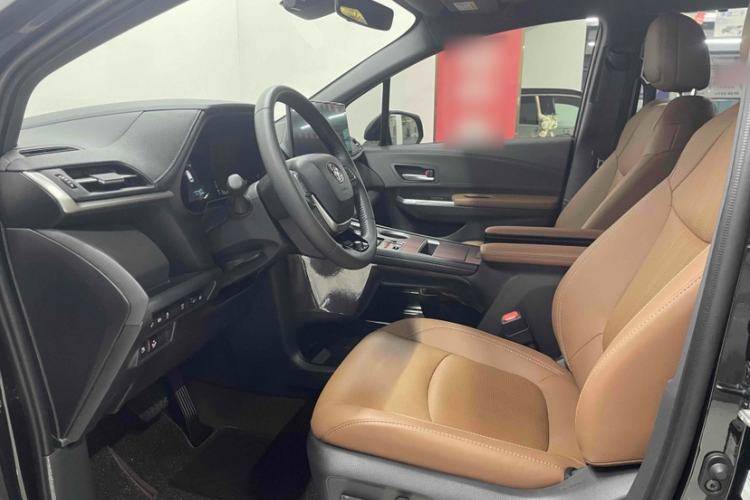 Used Toyota SIENNA 2026 Model 2.5L Dual-Engine Four-Wheel-Drive Premium Edition Interior 2