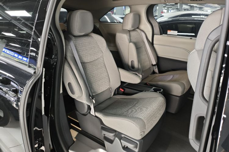 Used Toyota SIENNA 2026 Model 2.5L Dual-Engine Two-Wheel-Drive Comfort Edition Interior 7