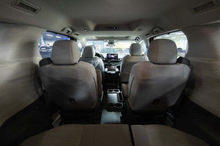 Used Toyota SIENNA 2026 Model 2.5L Dual-Engine Two-Wheel-Drive Comfort Edition Interior 8