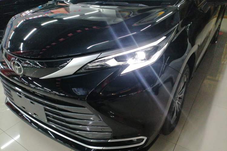 Used Toyota SIENNA 2026 Model 2.5L Dual-Engine Four-Wheel-Drive Premium Edition Left Front Headlight