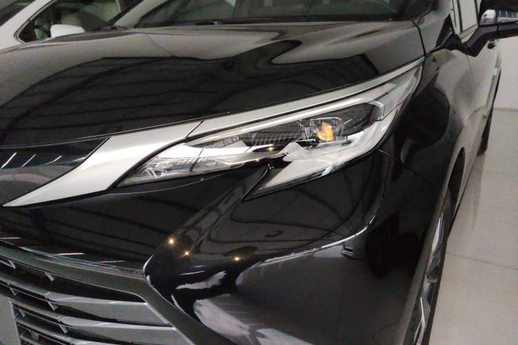 Used Toyota SIENNA 2026 Model 2.5L Dual-Engine Four-Wheel-Drive Luxury Edition Left Front Headlight