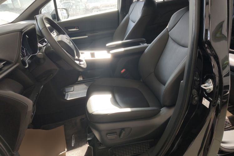Used Toyota SIENNA 2026 Model 2.5L Dual-Engine Four-Wheel-Drive Prestige Edition Left Front Seat
