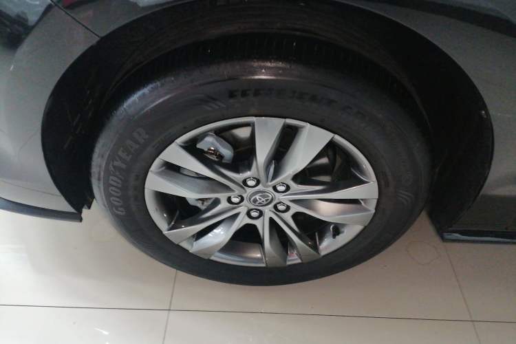 Used Toyota SIENNA 2026 Model 2.5L Dual-Engine Four-Wheel-Drive Premium Edition Left Front Wheel Hub