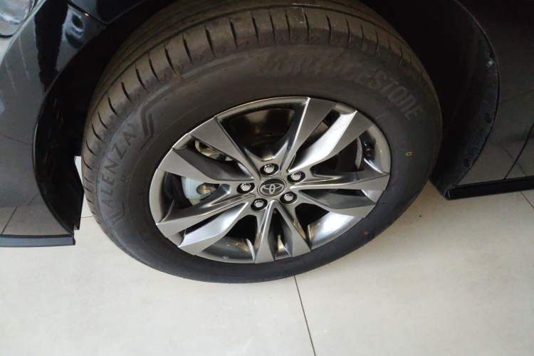 Used Toyota SIENNA 2026 Model 2.5L Dual-Engine Four-Wheel-Drive Luxury Edition Left Front Wheel Hub