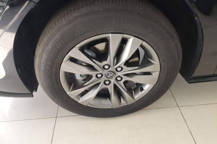 Used Toyota SIENNA 2026 Model 2.5L Dual-Engine Four-Wheel-Drive Prestige Edition Left Front Wheel Hub