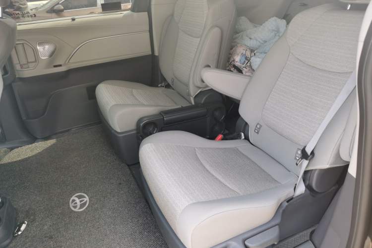Used Toyota SIENNA 2026 Model 2.5L Dual-Engine Two-Wheel-Drive Comfort Edition Left Rear Seat