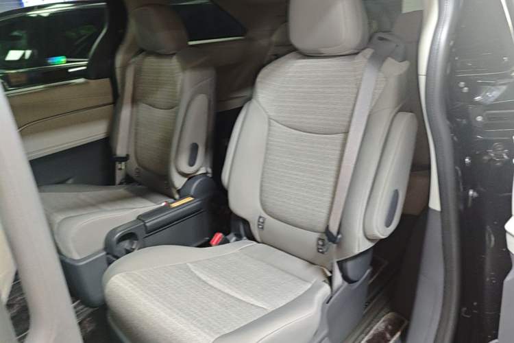Used Toyota SIENNA 2026 Model 2.5L Dual-Engine Two-Wheel-Drive Comfort Edition Left Rear Seat