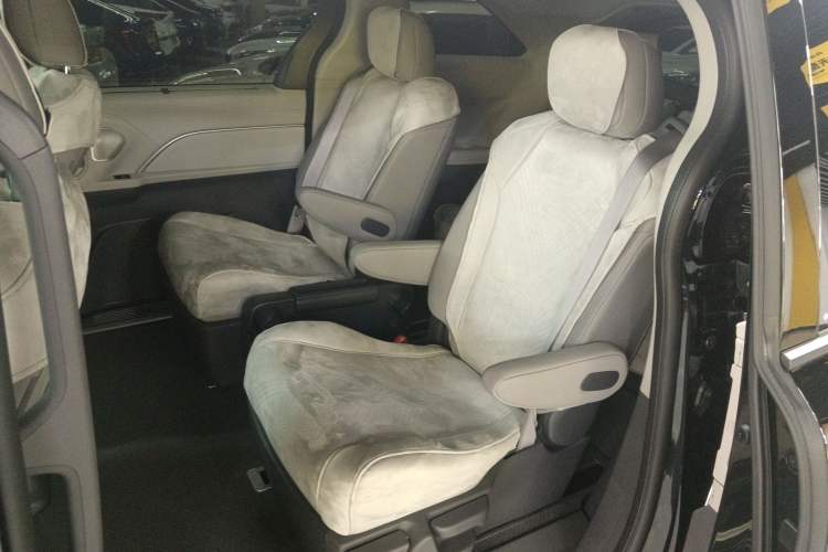 Used Toyota SIENNA 2026 Model 2.5L Dual-Engine Two-Wheel-Drive Comfort Edition Left Rear Seat