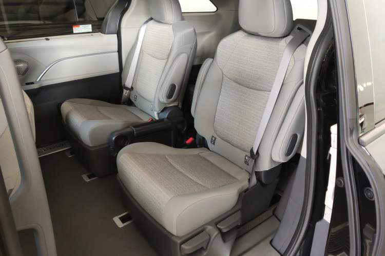 Used Toyota SIENNA 2026 Model 2.5L Dual-Engine Two-Wheel-Drive Comfort Edition Left Rear Seat