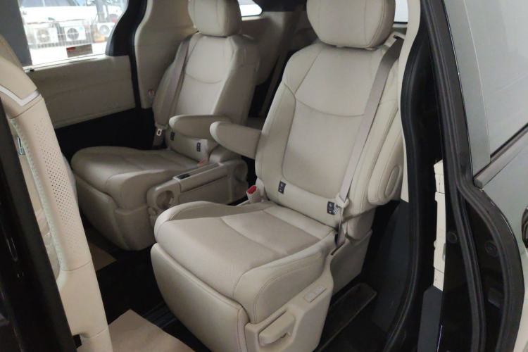Used Toyota SIENNA 2026 Model 2.5L Dual-Engine Four-Wheel-Drive Prestige Edition Left Rear Seat
