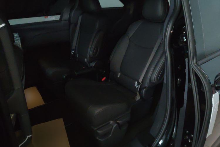 Used Toyota SIENNA 2026 Model 2.5L Dual-Engine Four-Wheel-Drive Luxury Edition Left Rear Seat