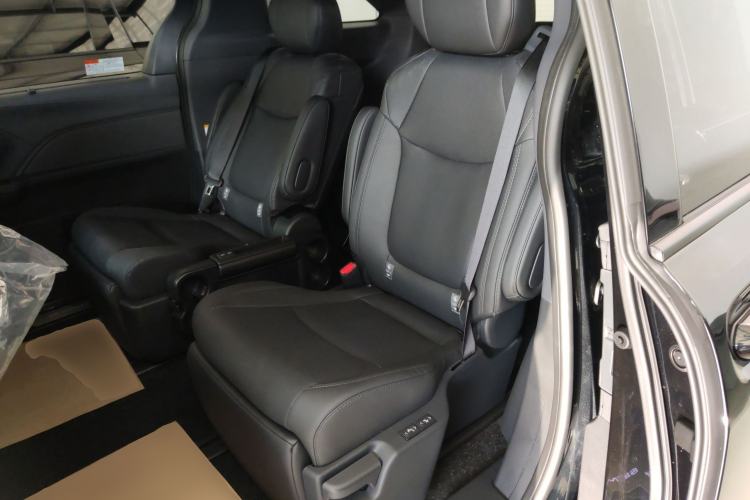 Used Toyota SIENNA 2026 Model 2.5L Dual-Engine Four-Wheel-Drive Prestige Edition Left Rear Seat