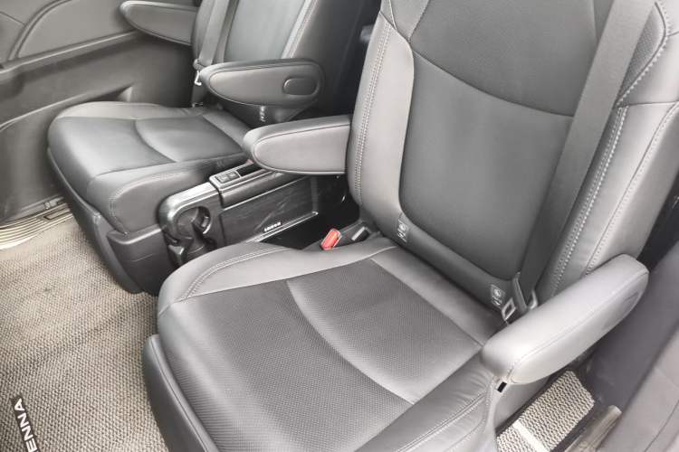 Used Toyota SIENNA 2026 Model 2.5L Dual-Engine Four-Wheel-Drive Prestige Edition Left Rear Seat