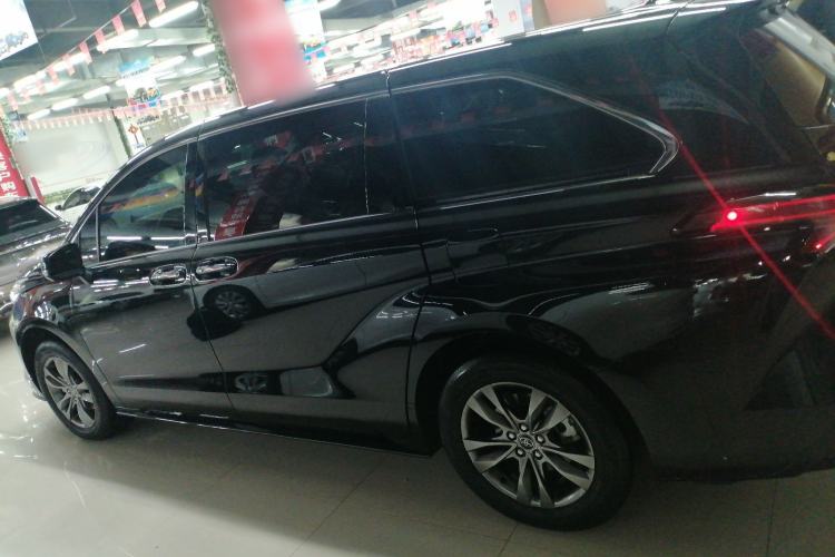 Used Toyota SIENNA 2026 Model 2.5L Dual-Engine Four-Wheel-Drive Premium Edition Left Side