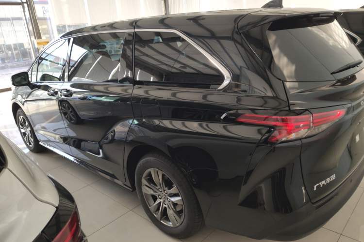 Used Toyota SIENNA 2026 Model 2.5L Dual-Engine Two-Wheel-Drive Comfort Edition Left Side