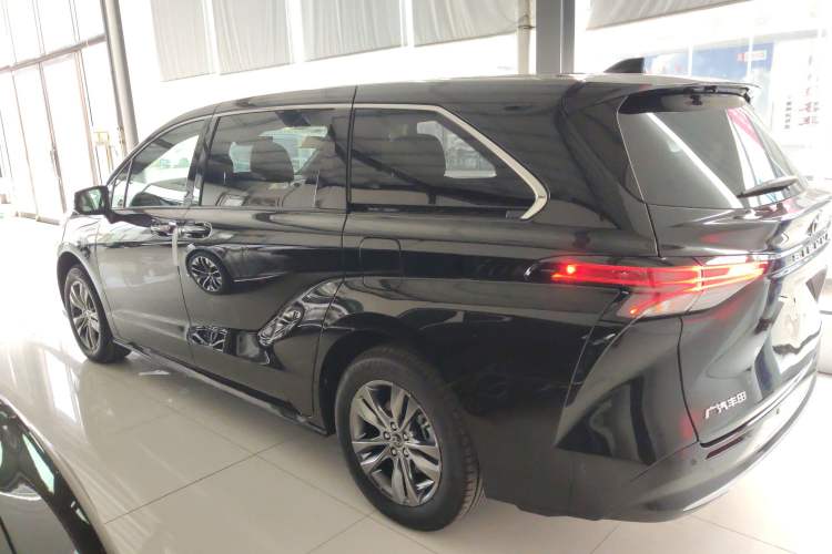 Used Toyota SIENNA 2026 Model 2.5L Dual-Engine Four-Wheel-Drive Prestige Edition Left Side