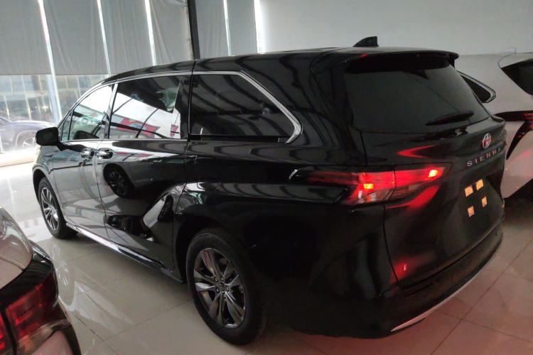 Used Toyota SIENNA 2026 Model 2.5L Dual-Engine Four-Wheel-Drive Luxury Edition Left Side