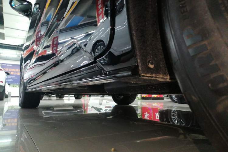 Used Toyota SIENNA 2026 Model 2.5L Dual-Engine Four-Wheel-Drive Premium Edition Left Side Sill