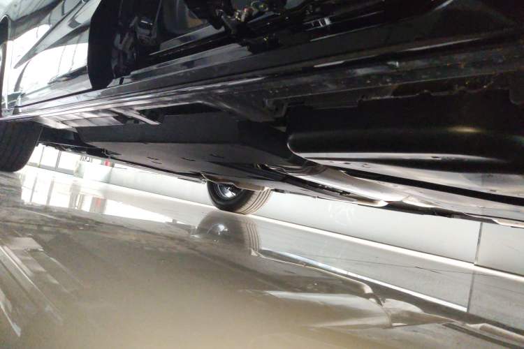 Used Toyota SIENNA 2026 Model 2.5L Dual-Engine Four-Wheel-Drive Prestige Edition Left Side Sill
