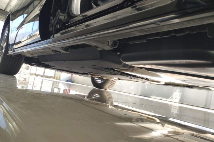 Used Toyota SIENNA 2026 Model 2.5L Dual-Engine Four-Wheel-Drive Prestige Edition Left Side Sill