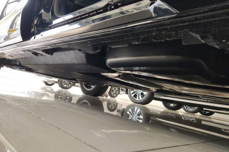 Used Toyota SIENNA 2026 Model 2.5L Dual-Engine Four-Wheel-Drive Prestige Edition Left Side Sill