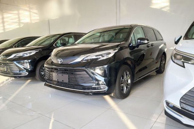 Used Toyota SIENNA 2026 Model 2.5L Dual-Engine Two-Wheel-Drive Comfort Edition