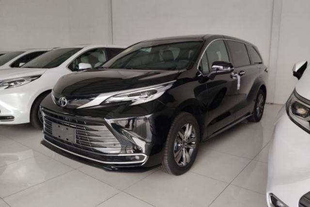 Used Toyota SIENNA 2026 Model 2.5L Dual-Engine Four-Wheel-Drive Luxury Edition