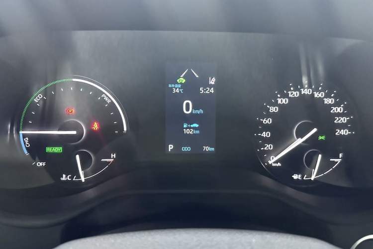 Used Toyota SIENNA 2026 Model 2.5L Dual-Engine Two-Wheel-Drive Comfort Edition Odometer Close Up