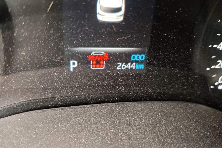 Used Toyota SIENNA 2026 Model 2.5L Dual-Engine Four-Wheel-Drive Luxury Edition Odometer Close Up