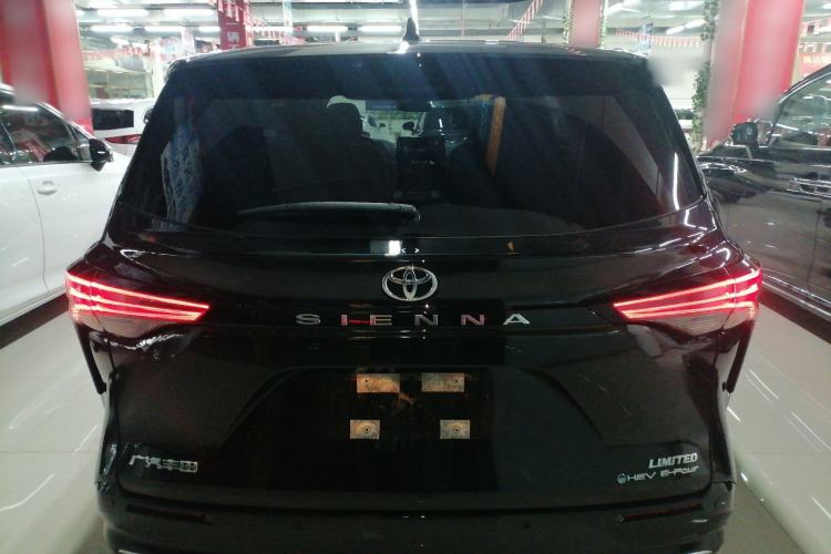 Used Toyota SIENNA 2026 Model 2.5L Dual-Engine Four-Wheel-Drive Premium Edition Rear
