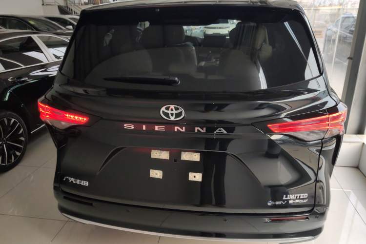 Used Toyota SIENNA 2026 Model 2.5L Dual-Engine Four-Wheel-Drive Prestige Edition Rear