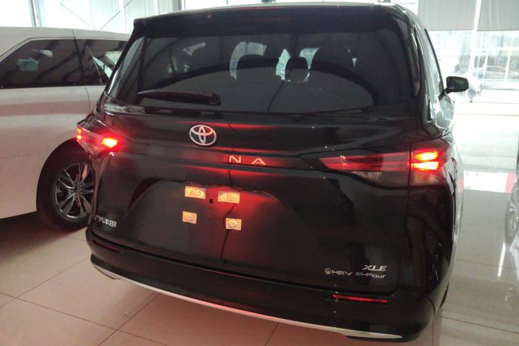 Used Toyota SIENNA 2026 Model 2.5L Dual-Engine Four-Wheel-Drive Luxury Edition Rear