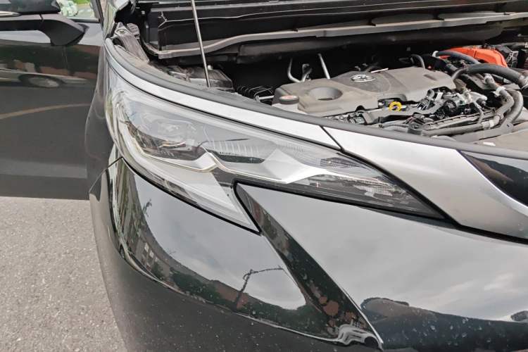 Used Toyota SIENNA 2026 Model 2.5L Dual-Engine Four-Wheel-Drive Premium Edition Right Front Headlight