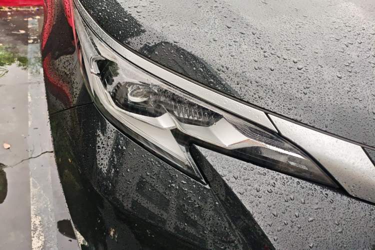 Used Toyota SIENNA 2026 Model 2.5L Dual-Engine Four-Wheel-Drive Luxury Edition Right Front Headlight