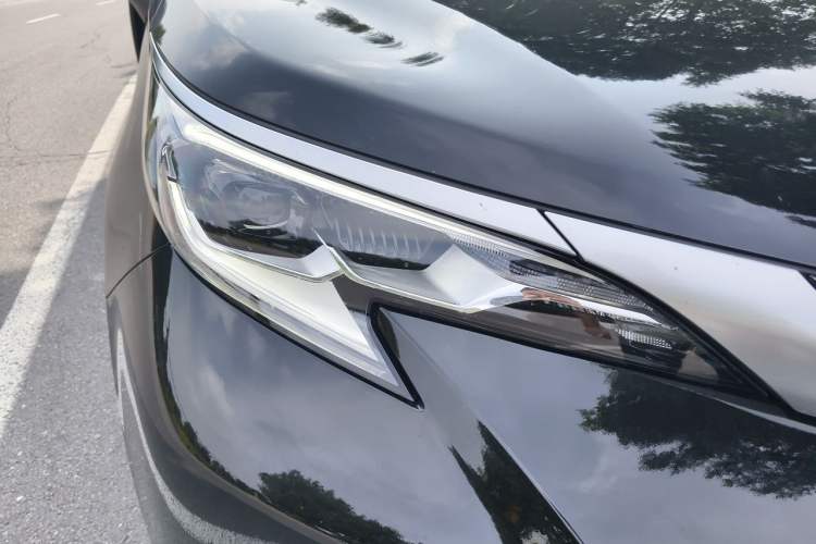 Used Toyota SIENNA 2026 Model 2.5L Dual-Engine Four-Wheel-Drive Prestige Edition Right Front Headlight