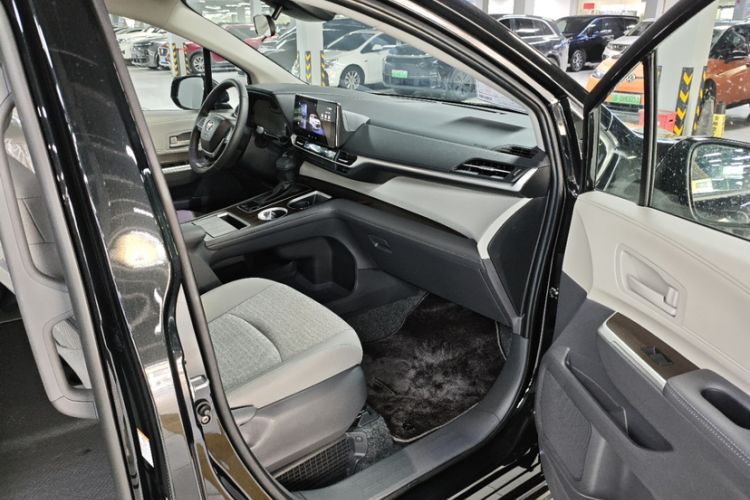 Used Toyota SIENNA 2026 Model 2.5L Dual-Engine Two-Wheel-Drive Comfort Edition Right Front Seat
