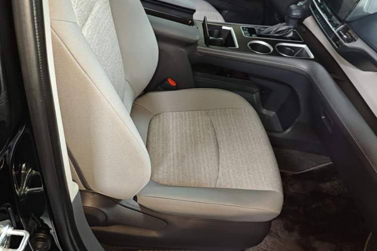 Used Toyota SIENNA 2026 Model 2.5L Dual-Engine Two-Wheel-Drive Comfort Edition Right Front Seat