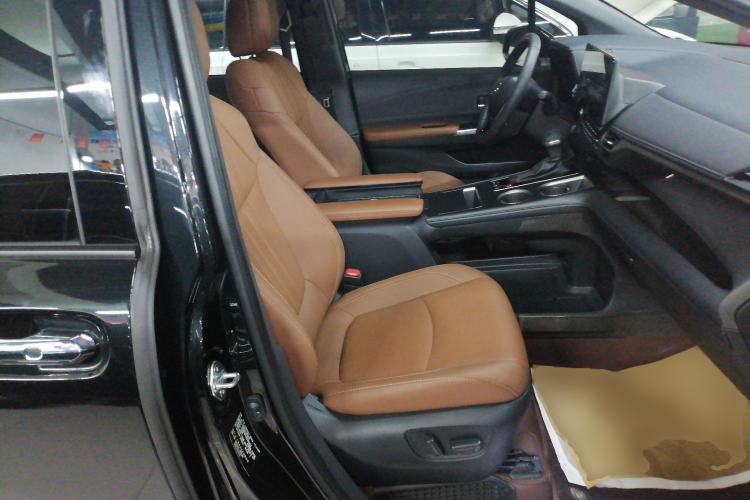 Used Toyota SIENNA 2026 Model 2.5L Dual-Engine Four-Wheel-Drive Premium Edition Right Front Seat