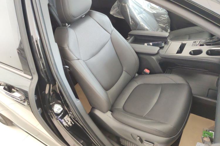 Used Toyota SIENNA 2026 Model 2.5L Dual-Engine Four-Wheel-Drive Prestige Edition Right Front Seat