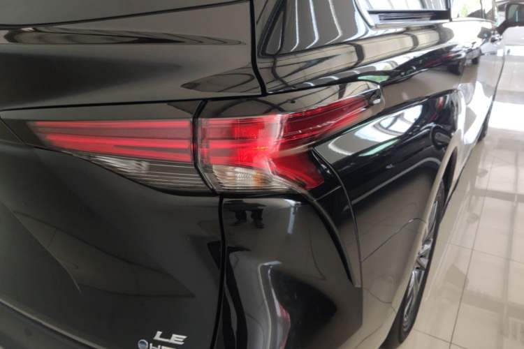 Used Toyota SIENNA 2026 Model 2.5L Dual-Engine Two-Wheel-Drive Comfort Edition Right Rear Taillight