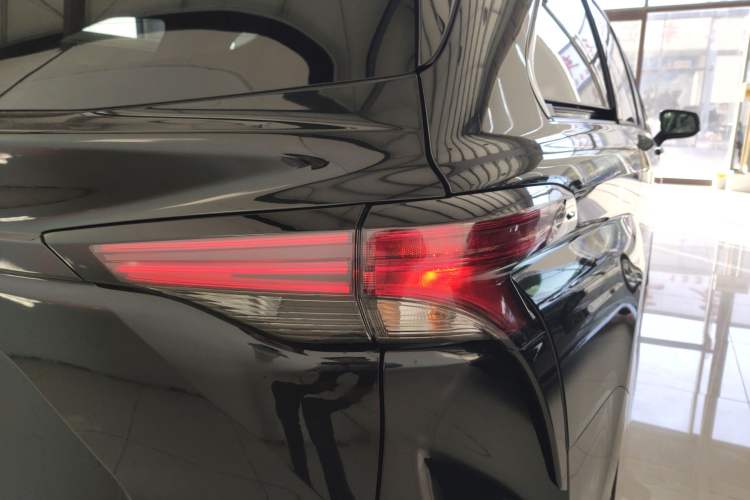Used Toyota SIENNA 2026 Model 2.5L Dual-Engine Two-Wheel-Drive Comfort Edition Right Rear Taillight