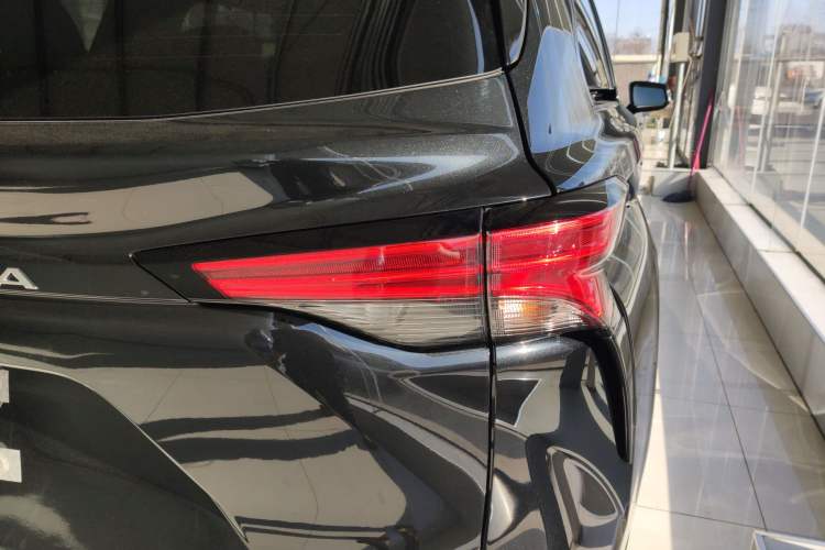 Used Toyota SIENNA 2026 Model 2.5L Dual-Engine Four-Wheel-Drive Prestige Edition Right Rear Taillight