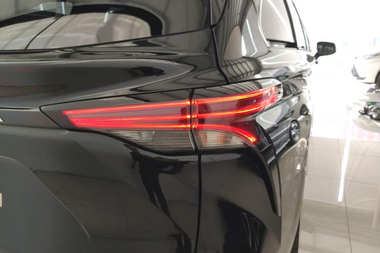 Used Toyota SIENNA 2026 Model 2.5L Dual-Engine Four-Wheel-Drive Prestige Edition Right Rear Taillight