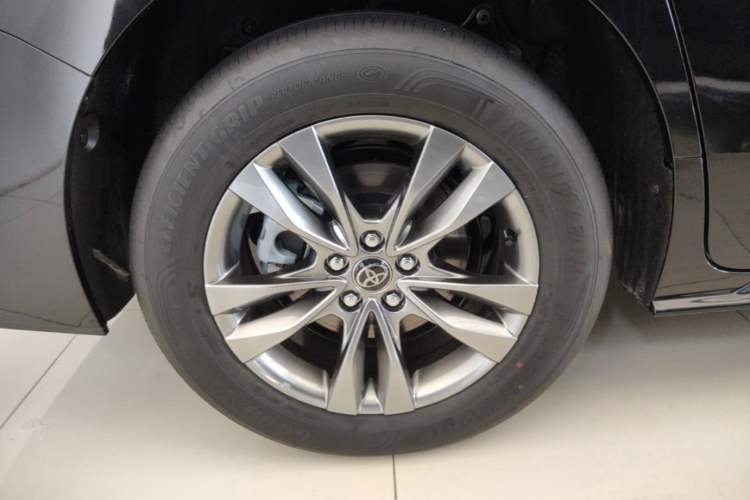 Used Toyota SIENNA 2026 Model 2.5L Dual-Engine Two-Wheel-Drive Comfort Edition Right Rear Wheel Hub