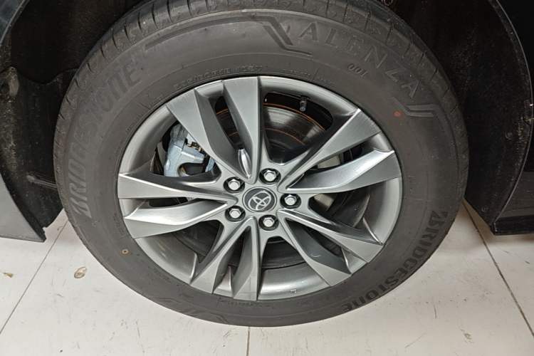 Used Toyota SIENNA 2026 Model 2.5L Dual-Engine Two-Wheel-Drive Comfort Edition Right Rear Wheel Hub