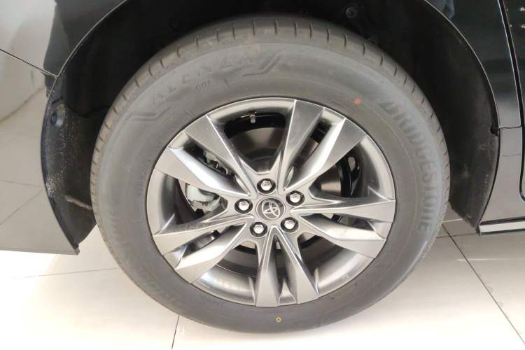 Used Toyota SIENNA 2026 Model 2.5L Dual-Engine Two-Wheel-Drive Comfort Edition Right Rear Wheel Hub