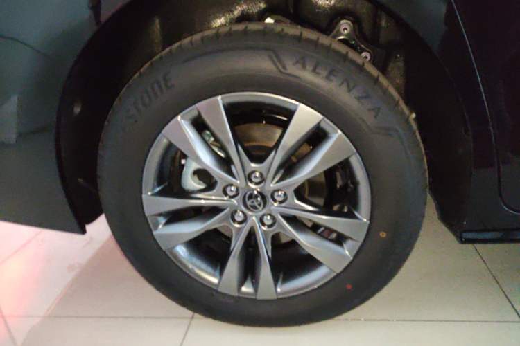 Used Toyota SIENNA 2026 Model 2.5L Dual-Engine Four-Wheel-Drive Luxury Edition Right Rear Wheel Hub